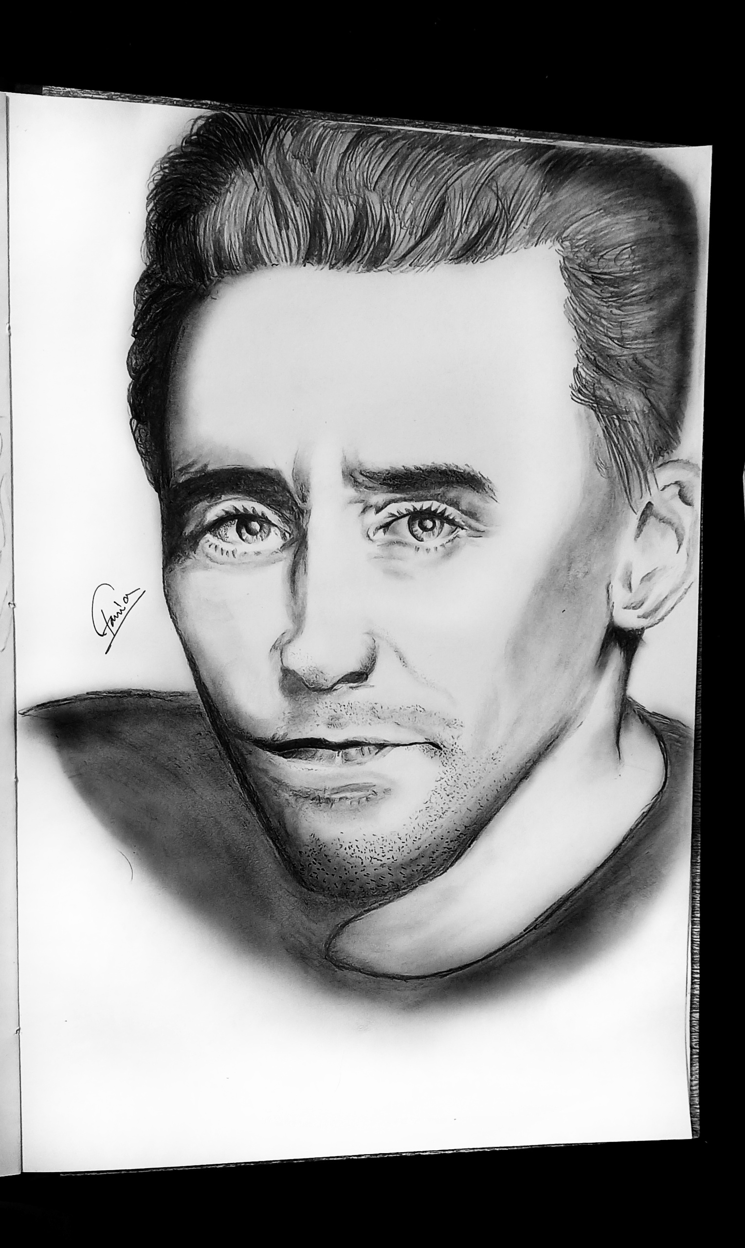 Tom Hiddleston